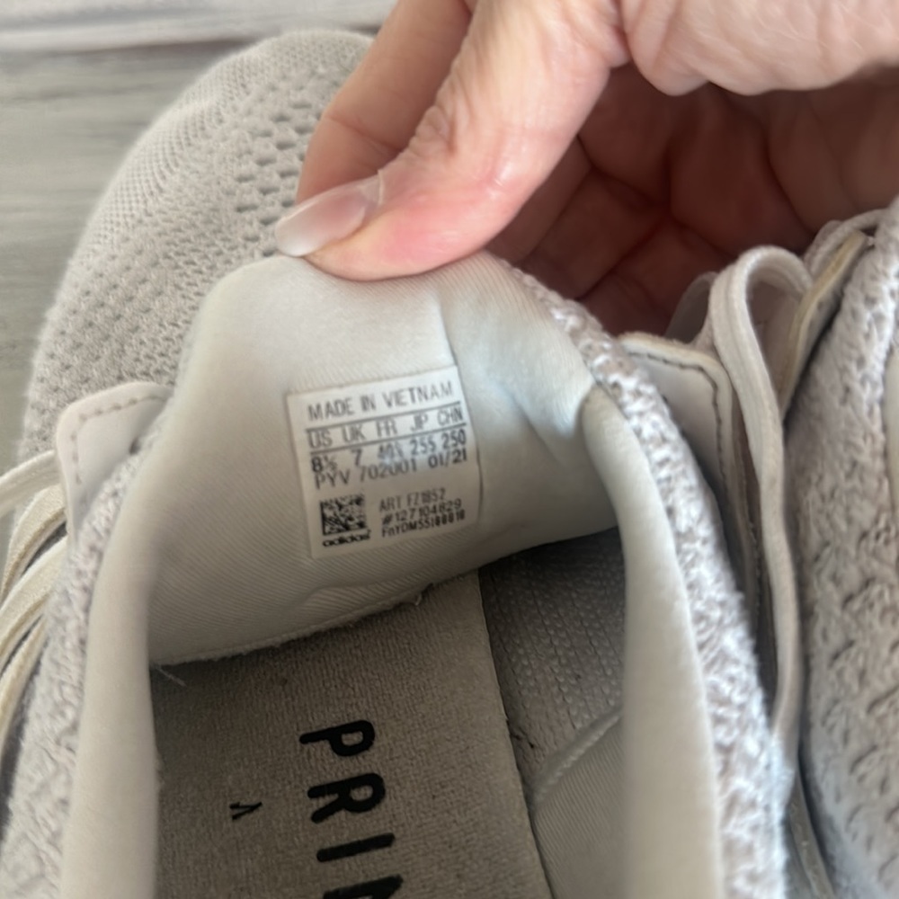 Adidas Ultraboost Tennis Shoe White - Picture 8 of 11